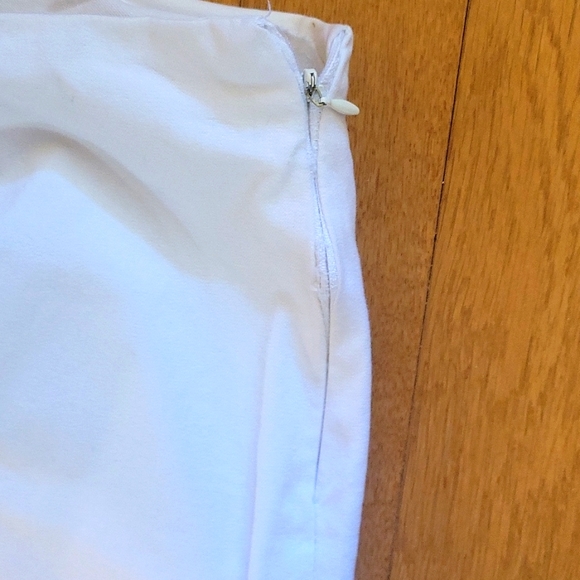 Clio white linen stretch Knee knocker pants with side zipper closure. Size 10. - Picture 3 of 4